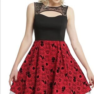 NWT Hot Topic Disney Snow White And The Seven Dwarfs Princess Dress